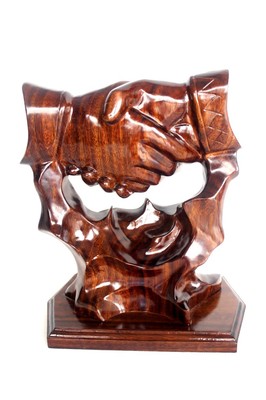 【廠家直銷批發零售木雕商務禮品 誠信擺件一件發辦公用品】價格,廠家,圖片,木質、竹質工藝品,如皋市下原鎮振新紅木工藝品廠-