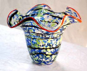 時(shí)尚琉璃工藝品 點(diǎn)亮現(xiàn)代家居的簡約創(chuàng)意